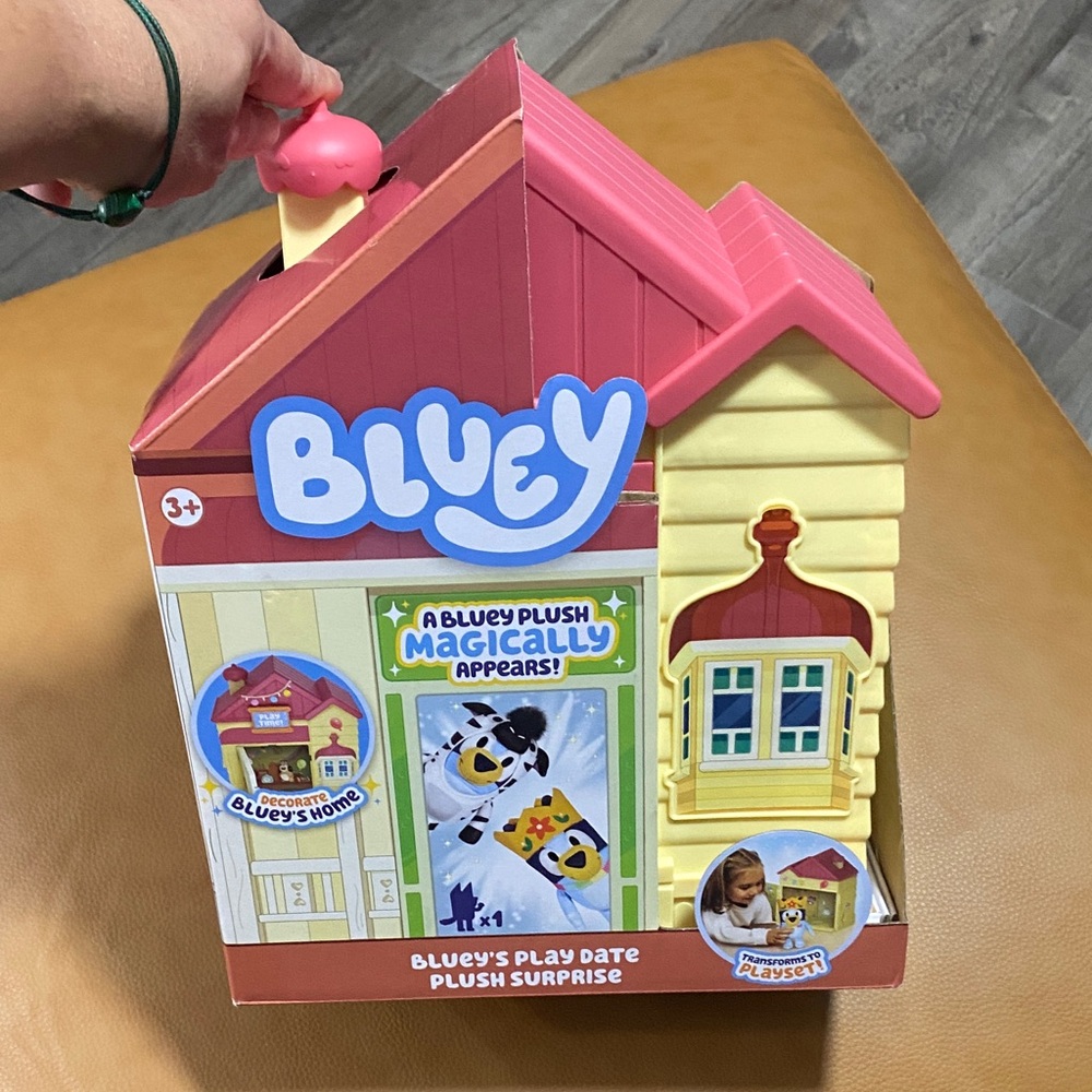 Bluey’s‎ Playdate Plush Surprise Decorate Bluey’s home NWT in original box